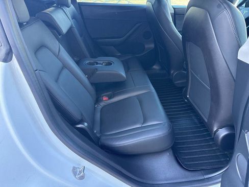 Used 2020 Tesla Model Y Long Range AWD/4WD image 25