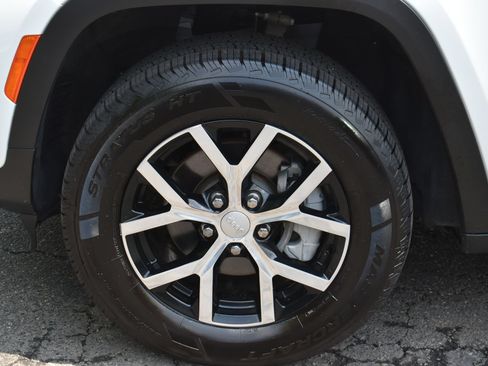 Used 2024 Jeep Grand Cherokee Limited AWD/4WD image 11