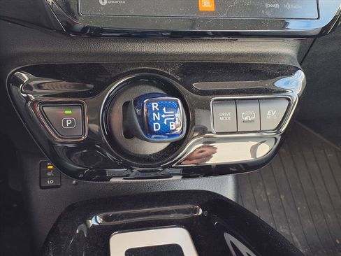 Used 2018 Toyota Prius Prime Advanced image 11