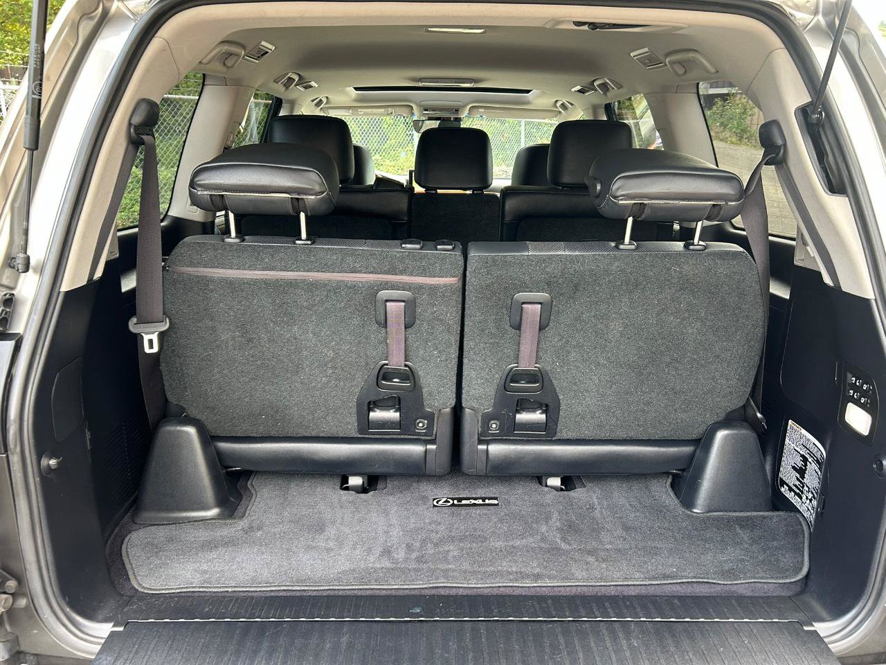 Used 2016 Lexus LX 570 4WD w/ Luxury Package image 16
