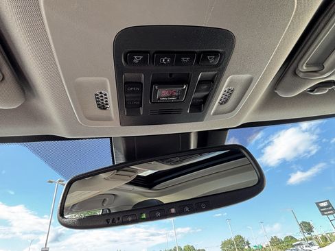 Used 2019 Toyota Camry SE w/ Audio Package FWD image 23
