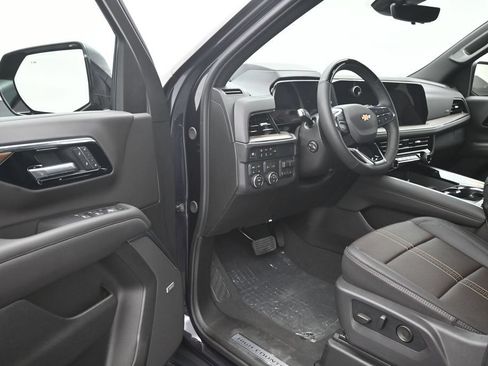 Used 2026 Chevrolet Suburban High Country AWD/4WD image 10
