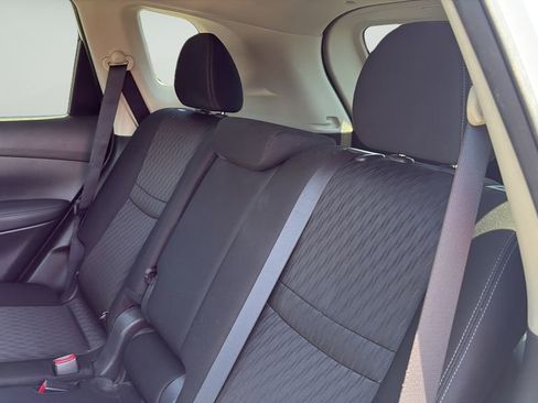 Used 2018 Nissan Rogue SV FWD image 11