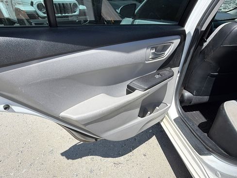 Used 2017 Toyota Camry SE FWD image 22