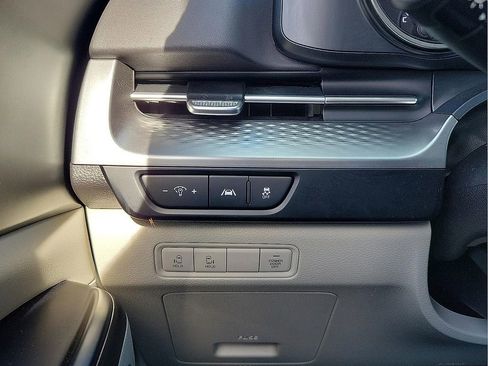 Used 2024 Kia Carnival LX image 15