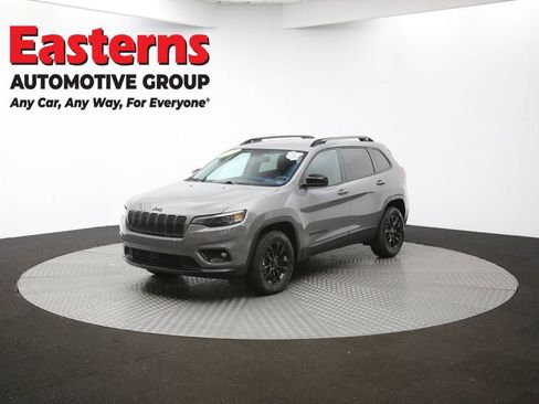 Used 2023 Jeep Cherokee Altitude Lux image 55