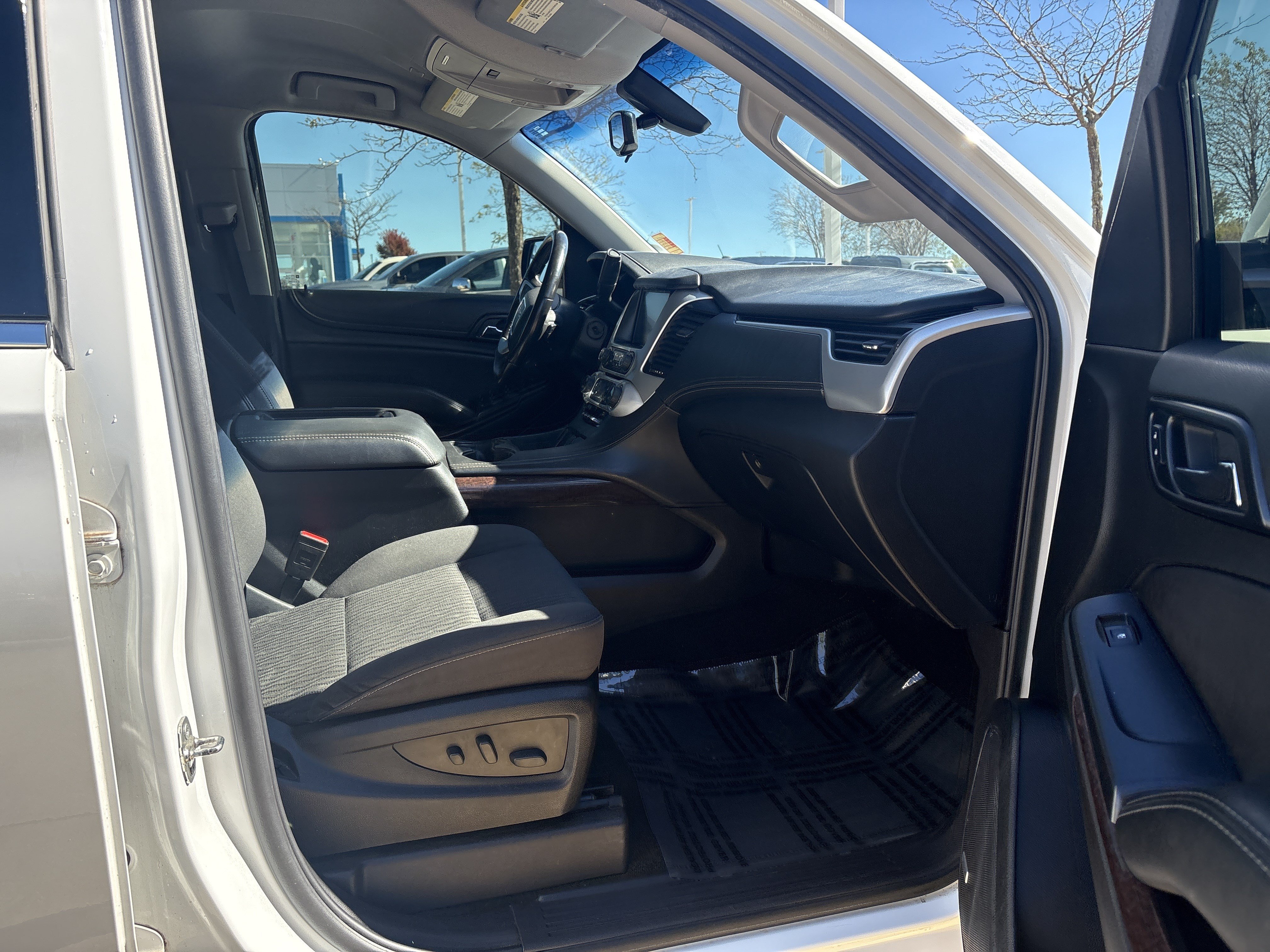 Used 2017 GMC Yukon XL SLE AWD/4WD image 15