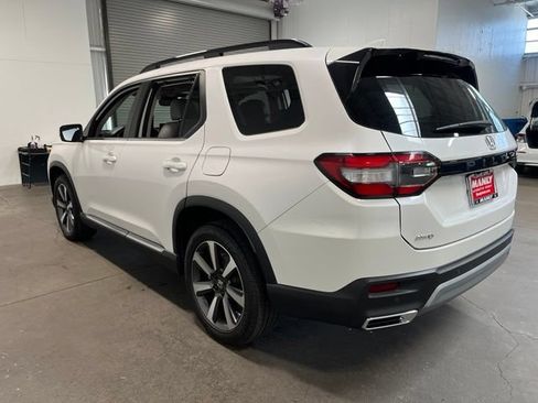 Used 2024 Honda Pilot Touring image 5