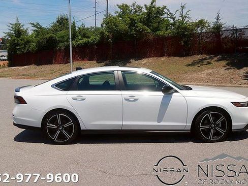 Used 2024 Honda Accord Sport image 4