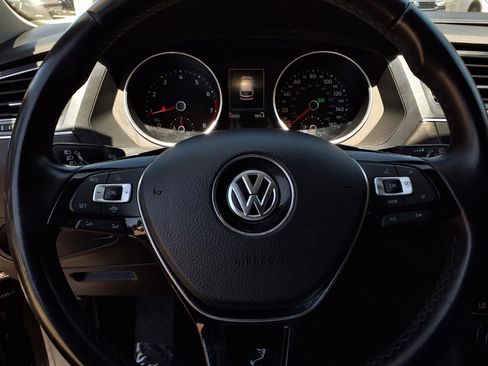 Used 2019 Volkswagen Tiguan SE FWD image 12