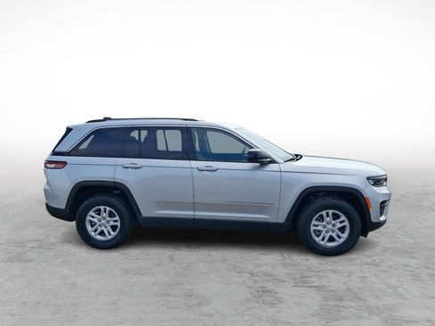 Used 2023 Jeep Grand Cherokee Laredo w/ Luxury Tech Group I AWD/4WD image 6