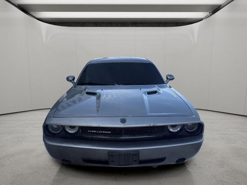 Used 2010 Dodge Challenger SE image 2