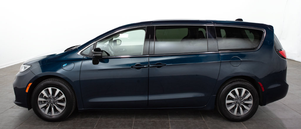 Used 2024 Chrysler Pacifica Limited FWD image 5