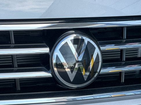 Used 2024 Volkswagen Tiguan SE image 38