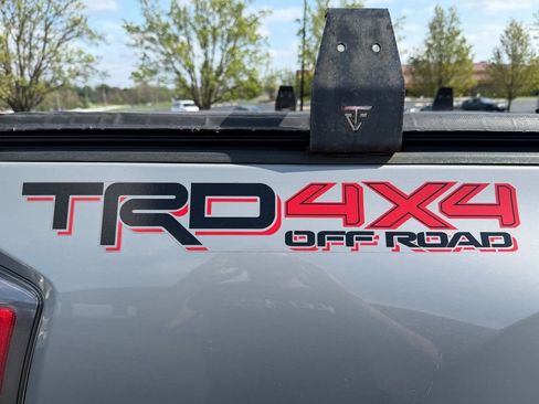 Used 2021 Toyota Tacoma TRD Off-Road w/ Technology Package AWD/4WD image 10