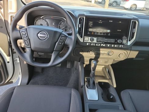 Used 2025 Nissan Frontier SV RWD image 10