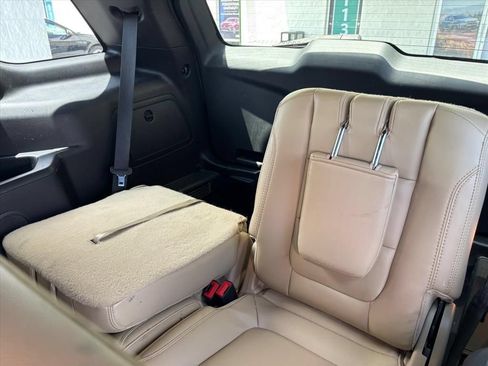 Used 2017 Ford Explorer XLT w/ Equipment Group 202A AWD/4WD image 11