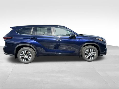 New 2026 Toyota Highlander XLE AWD/4WD image 6