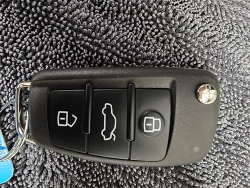 Used 2025 Audi Q3 2.0T Premium w/ Convenience Plus Package AWD/4WD image 37