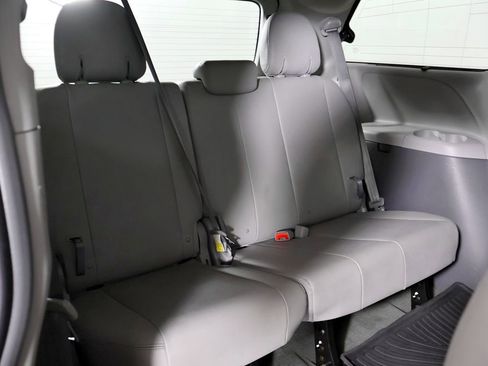 Used 2017 Toyota Sienna XLE Premium AWD/4WD image 53
