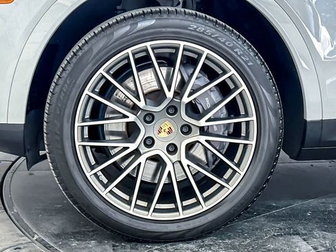 Used 2023 Porsche Cayenne image 23