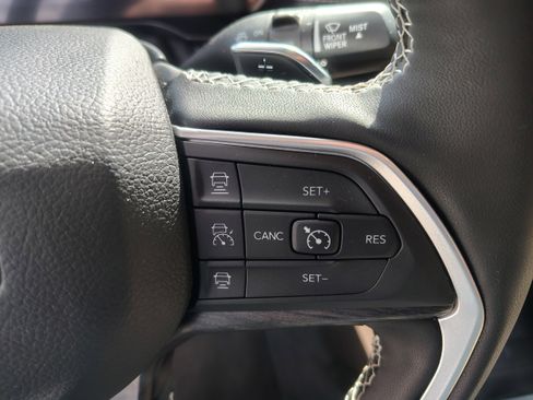 Certified 2025 Jeep Grand Cherokee L Limited w/ Luxury Tech Group II image 39