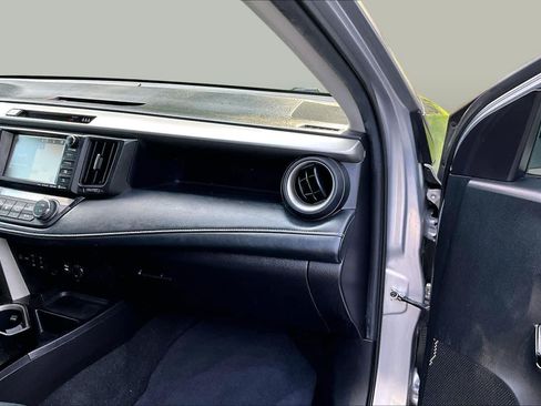 Used 2018 Toyota RAV4 Limited AWD/4WD image 18
