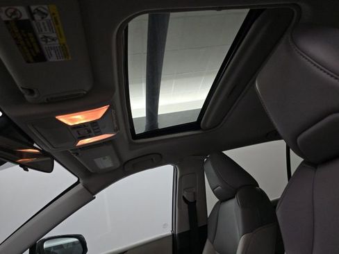 Used 2021 Toyota RAV4 XLE Premium image 5