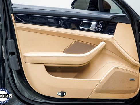 Used 2018 Porsche Panamera image 35