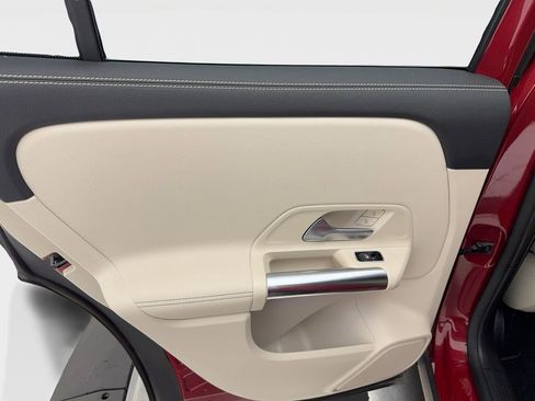 Used 2021 Mercedes-Benz GLA 250 image 36