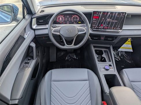 New 2026 Volkswagen Tiguan SE image 17