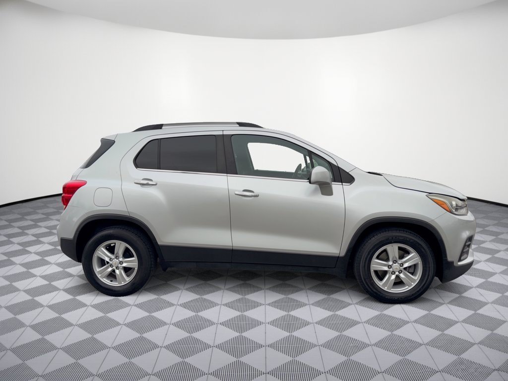 Used 2018 Chevrolet Trax LT w/ LT Convenience Package FWD image 8