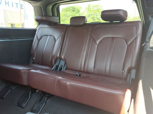 Used 2024 Ford Expedition Limited RWD image 15