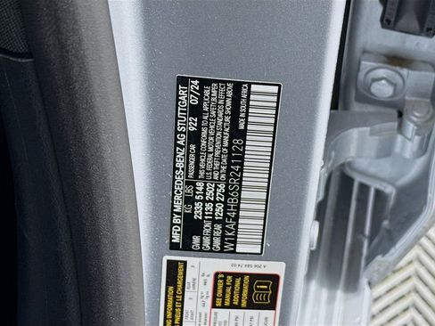 Used 2025 Mercedes-Benz C 300 4MATIC Sedan image 31