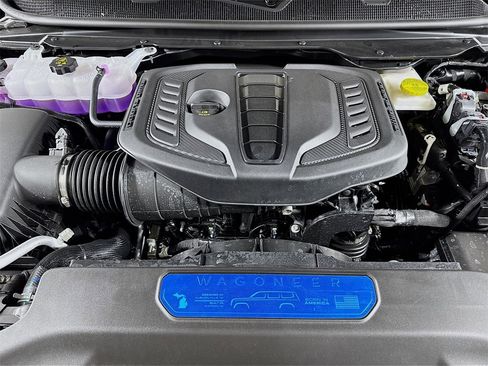 Used 2025 Jeep Wagoneer 4WD w/ Premium Group I image 30