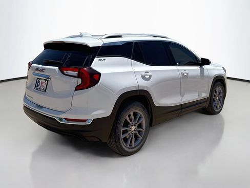 Used 2022 GMC Terrain SLT w/ Tech Package FWD image 7