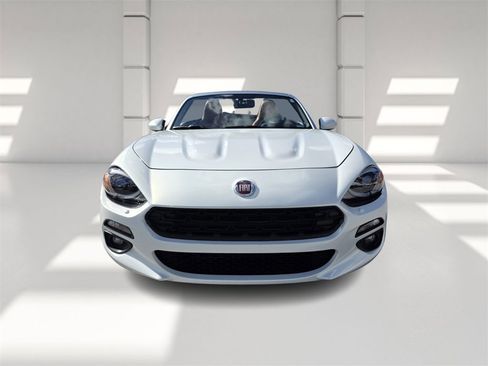 Used 2017 FIAT 124 Spider Lusso image 3