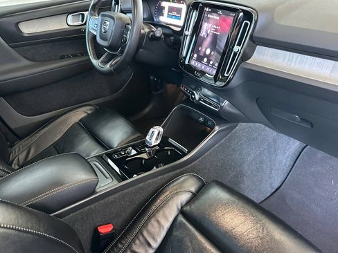 Used 2023 Volvo XC40 B5 Plus w/ Protection Package Premier AWD/4WD image 17