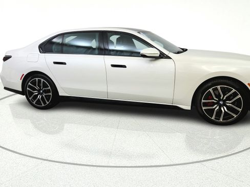 Used 2023 BMW 740i RWD image 8