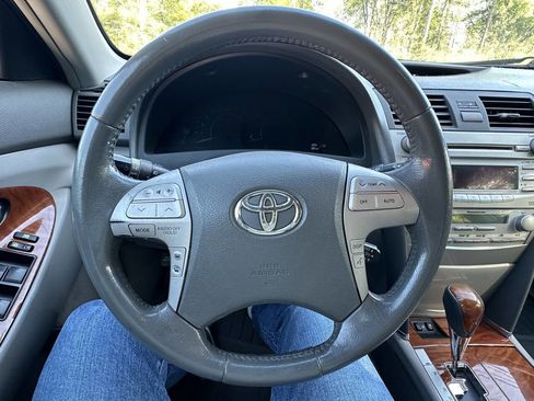 Used 2011 Toyota Camry XLE w/ XLE Extra-Value Pkg #2 FWD image 18
