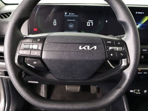 Used 2025 Kia K4 FWD image 3