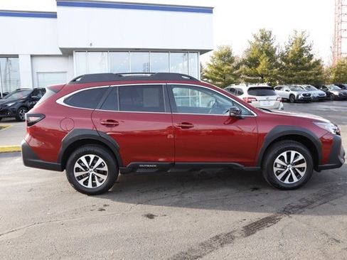 Used 2025 Subaru Outback Premium w/ Popular Package #1A image 2