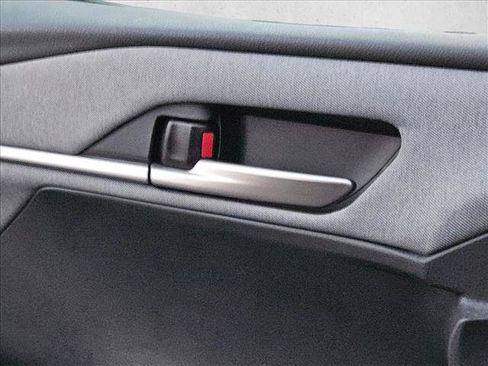 Used 2025 Toyota Camry LE w/ Convenience Package FWD image 8