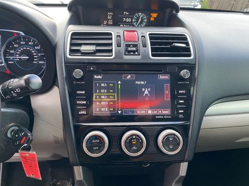 Used 2017 Subaru Forester 2.5i Premium AWD/4WD image 19