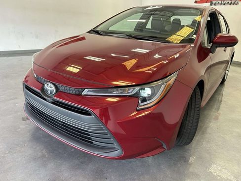 Used 2025 Toyota Corolla LE FWD image 6