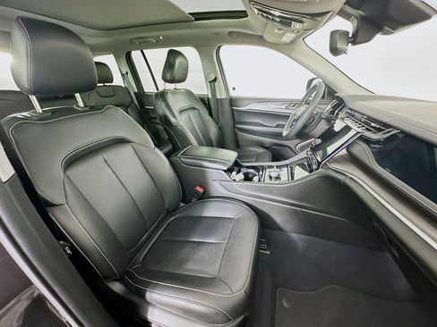 Used 2022 Jeep Grand Cherokee Limited 4xe image 31