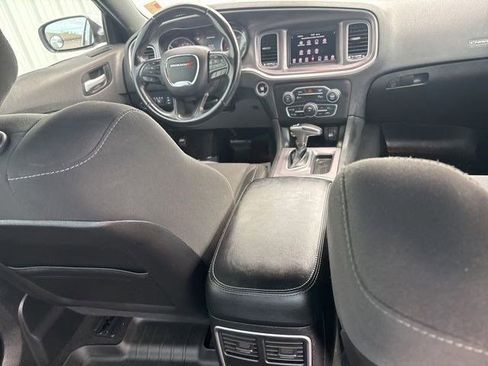 Used 2019 Dodge Charger SXT RWD image 36