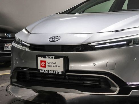 Certified 2023 Toyota Prius XLE FWD image 9