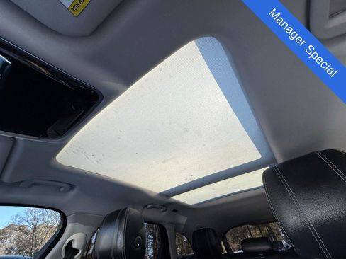 Used 2020 Land Rover Range Rover Velar S image 57