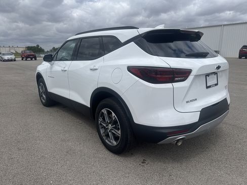 Used 2024 Chevrolet Blazer LT w/ Convenience Package FWD image 3